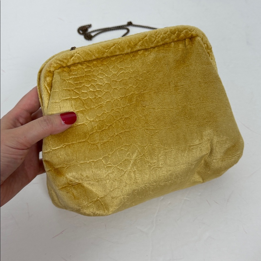 Anthropologie Velvet Yellow Gold Convertible Clutch Crossbody Bag Chain Strap - Picture 4 of 8